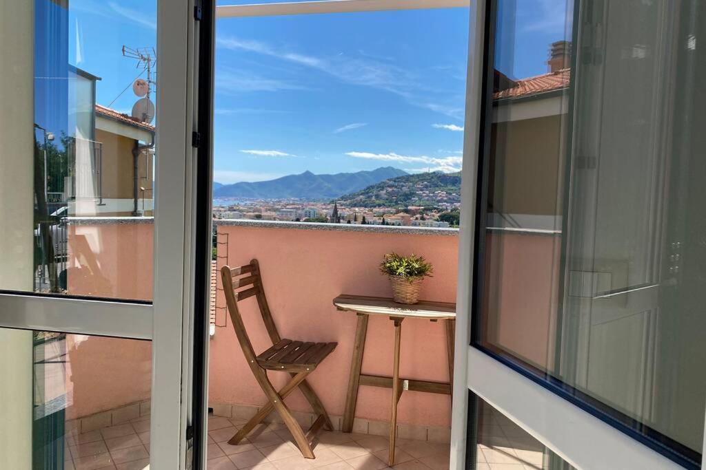 Luminoso Bilocale con Balcone a Borgio Verezzi Esterno foto